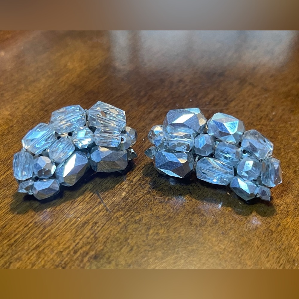 BEAUTIFUL CRYSTAL GLASS BEADED CLIP ON EARRING 50’s-60’s ERA